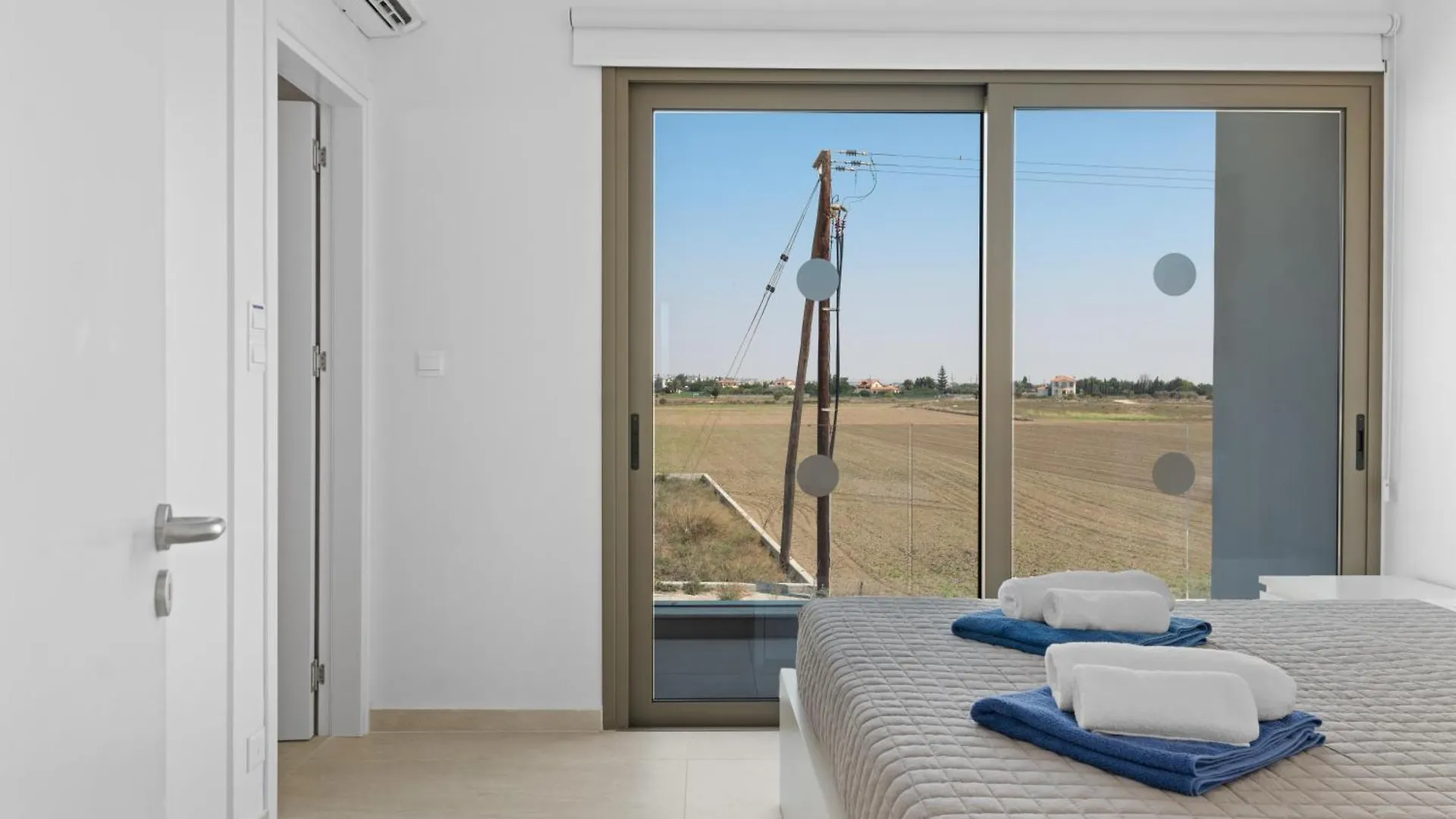 Serenity Waves Villa 26 라르나카 0*,  키프로스